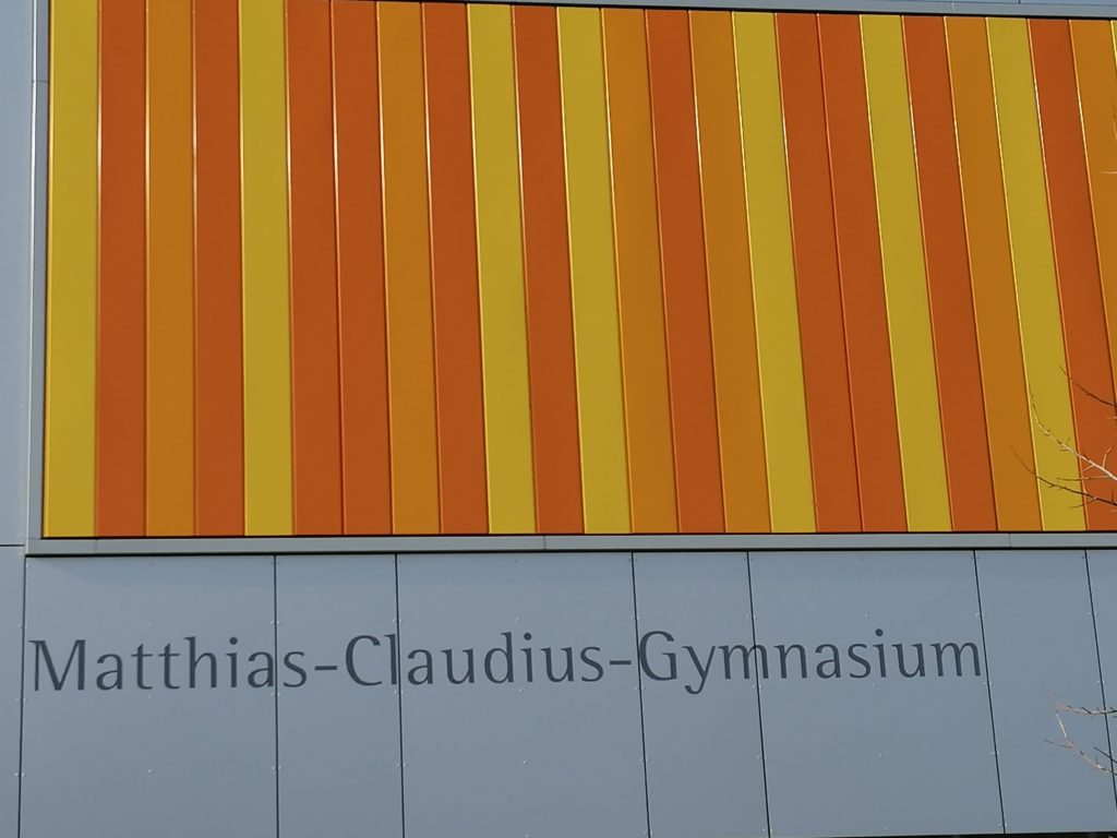 Bild der Fassade des MCG mit Namensschriftzug